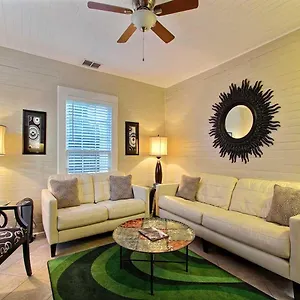 forsyth-park-west-carriage-house.top-hotels-in-savannah.com/